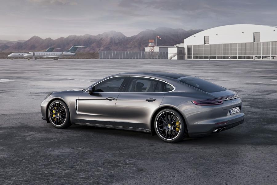  Porsche Panamera Turbo Executive 2016 года  (фото 9 из 13)
